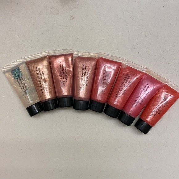 Show Colors - Ultra Shiny Charming Lips Collection - Picture 6 of 6